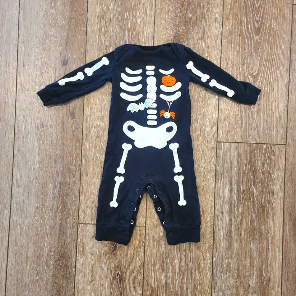 Carter's Halloween skeleton one piece outfit size 6-9 months